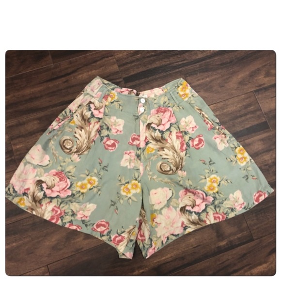 Vtg Banana Republic Floral high waisted shorts - Picture 3 of 5